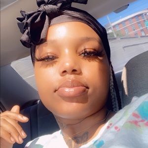 Meet your Posher, Yasmine